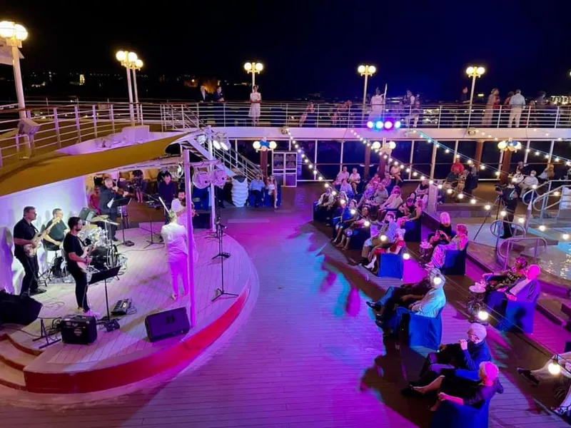 Azamara entertainment