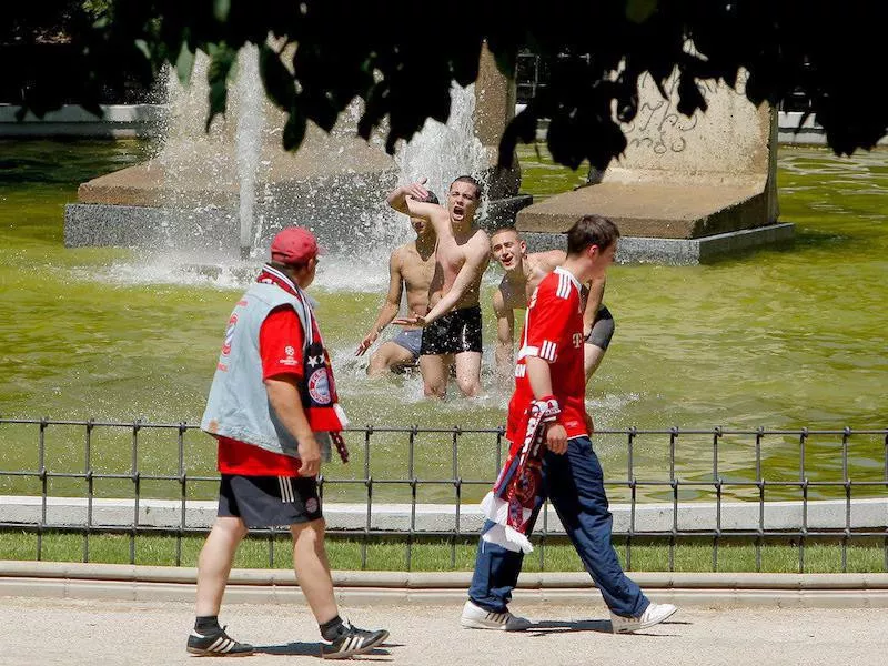 Swimming in fountains