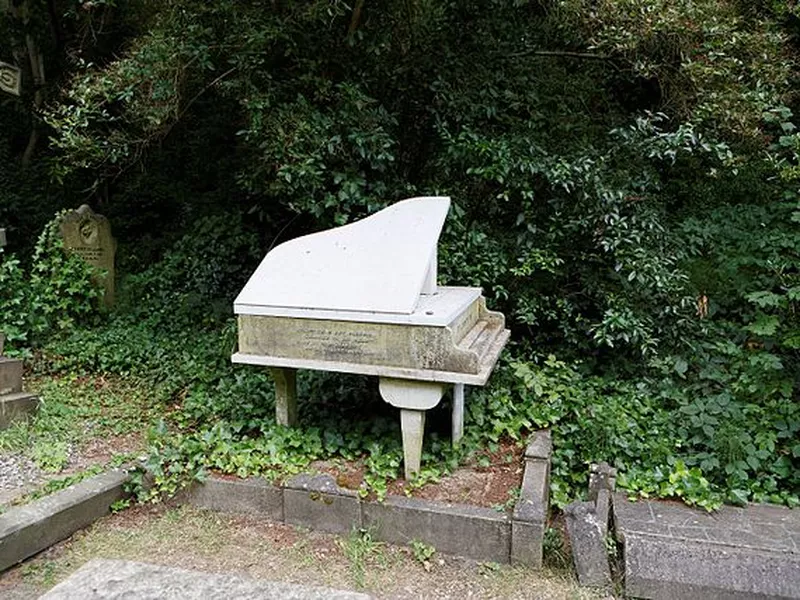 Tomb of Harry Thornton