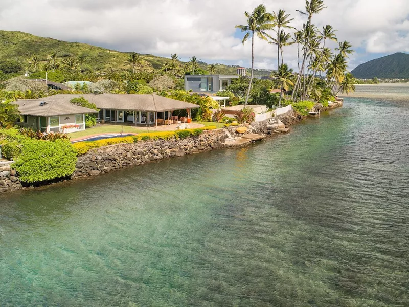 Niuiki Oceanfront Waterside