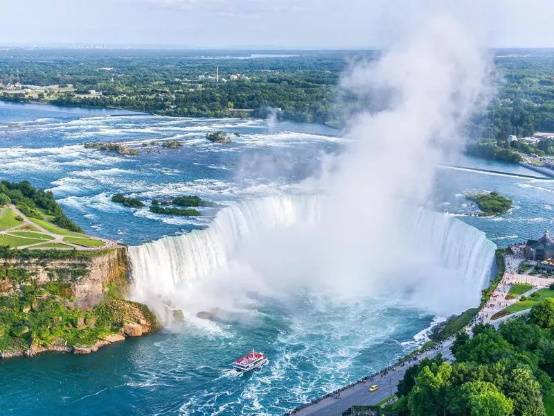 Niagara Falls boat tour