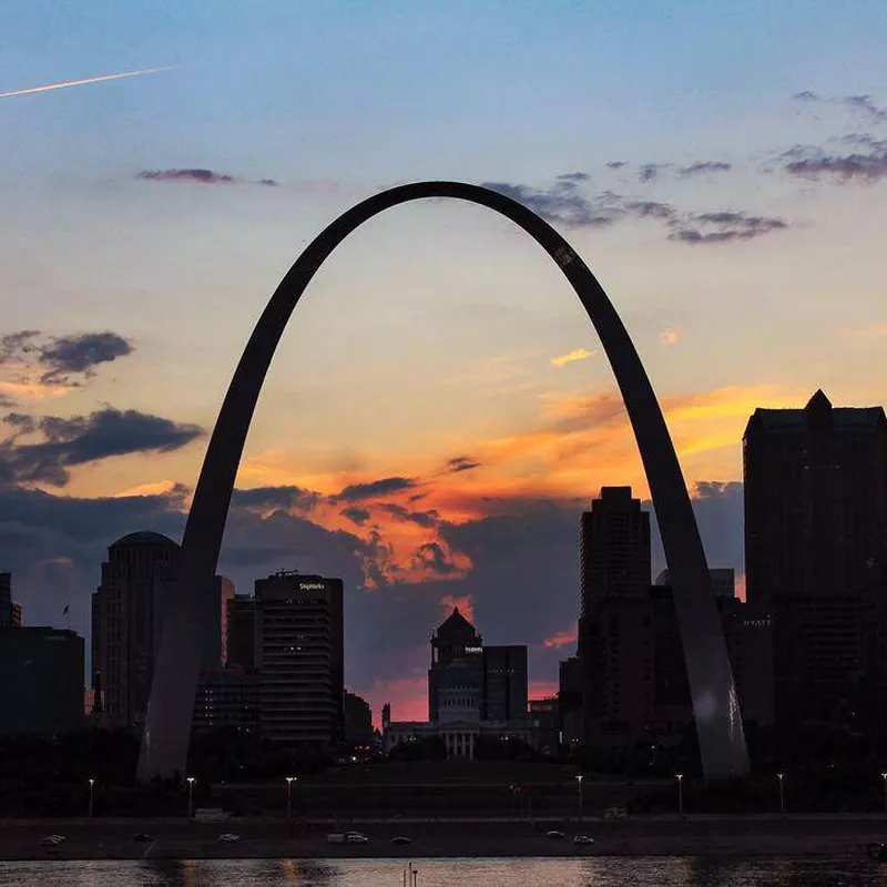 The Gateway Arch at dusk