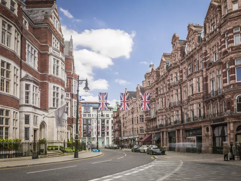 Mayfair shopping street, London